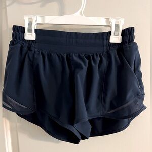 Lululemon Hotty Hot Low Rise Lined Shorts 2.5”